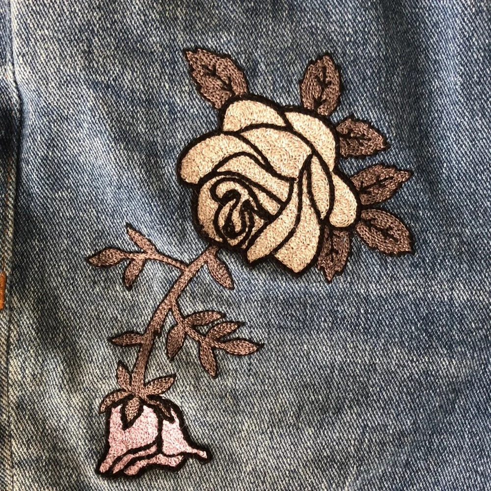 PacSun Rose Embroidered Bermuda Raw Hem Denim Mom Shorts Size 26 - Picture 6 of 8